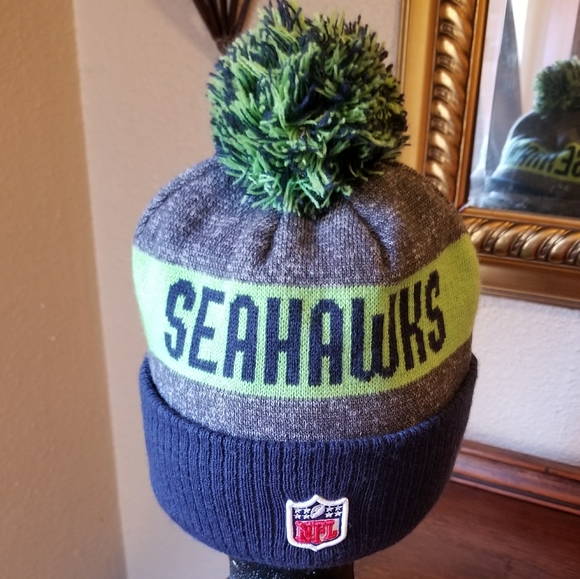 Sea Hawks hat with Pom pom - Picture 2 of 4